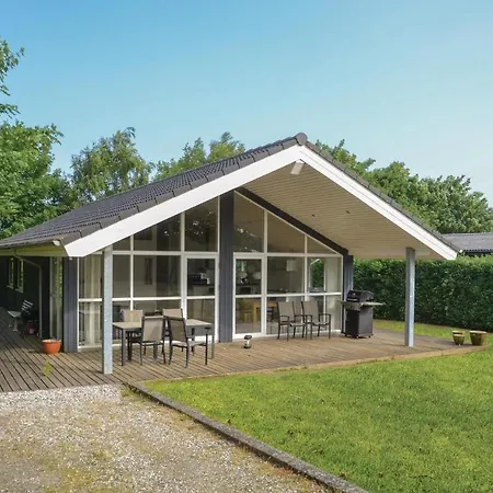 Two-bedroom Holiday In V