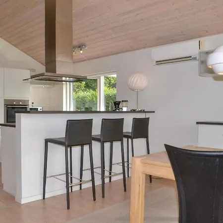 Two-bedroom Holiday In V
